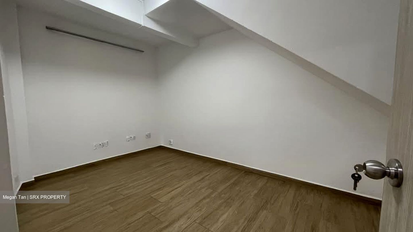Sims Avenue East (D14), Terrace #555302211